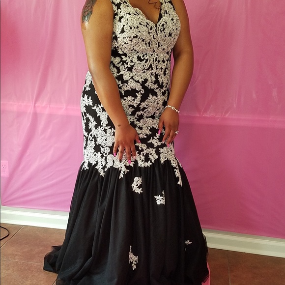 Splash Brand black formal dress, size 20 - Picture 2 of 5